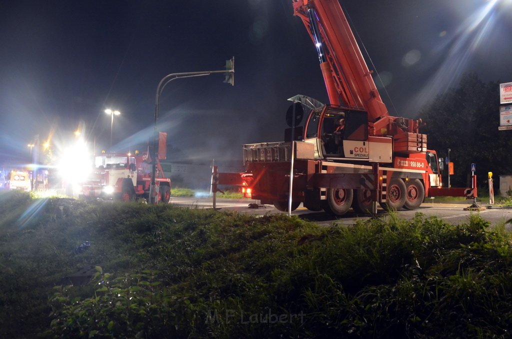 VU LKW umgestuerzt Feldkassel Industriestr Robert Boschstr P236.JPG